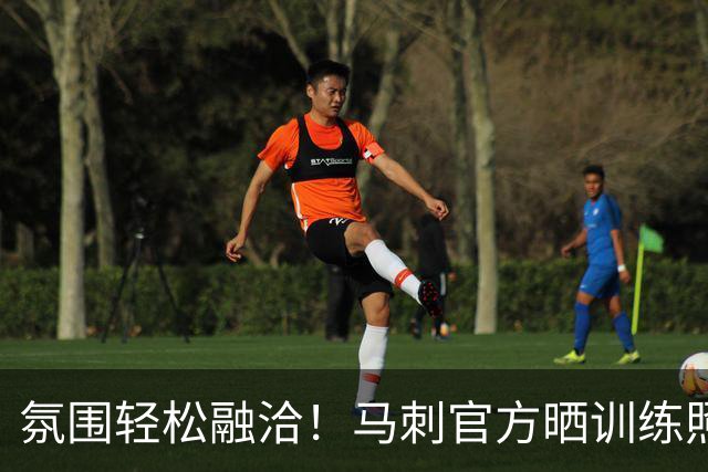 氛围轻松融洽！马刺官方晒训练照：福克斯&科内特喜笑颜开